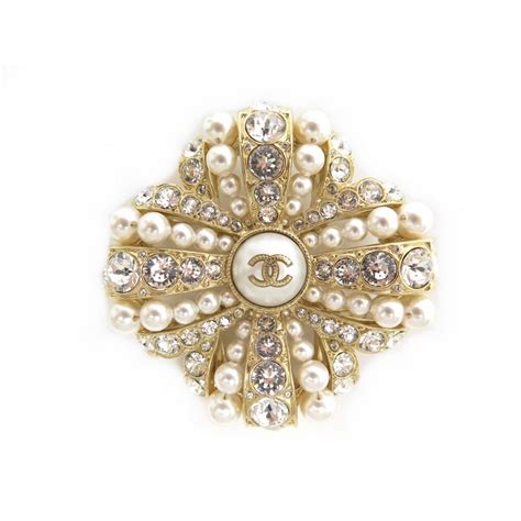 broche chanel doré|Chanel brooch jewelry.